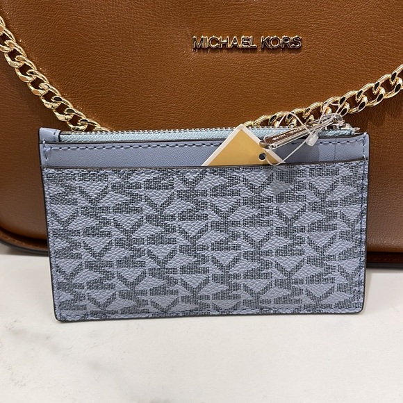 Michael Kors Jet Set Travel Medium Top Zip Card Case Wallet
Pale Blue 
NWT - Picture 6 of 16